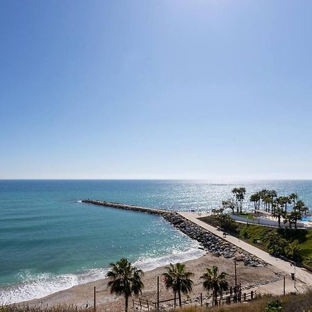 Spacious Beachfront Flat With Sea Views And Private Indoor Parking Benalmádena Eksteriør billede