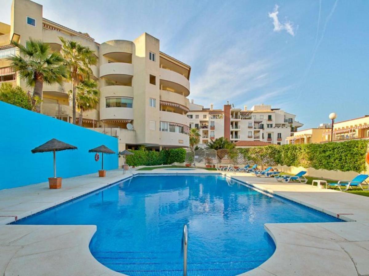Spacious Beachfront Flat With Sea Views And Private Indoor Parking Benalmádena Eksteriør billede