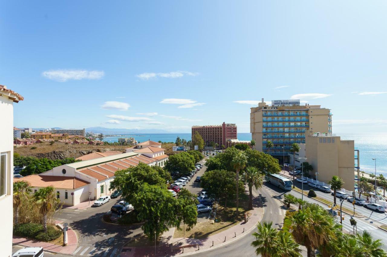 Spacious Beachfront Flat With Sea Views And Private Indoor Parking Benalmádena Eksteriør billede