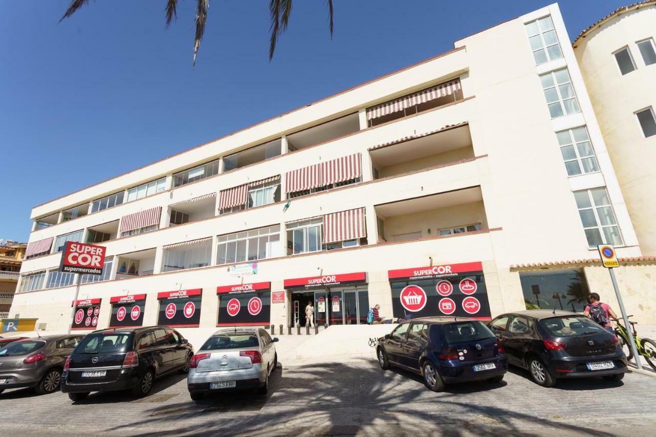 Spacious Beachfront Flat With Sea Views And Private Indoor Parking Benalmádena Eksteriør billede