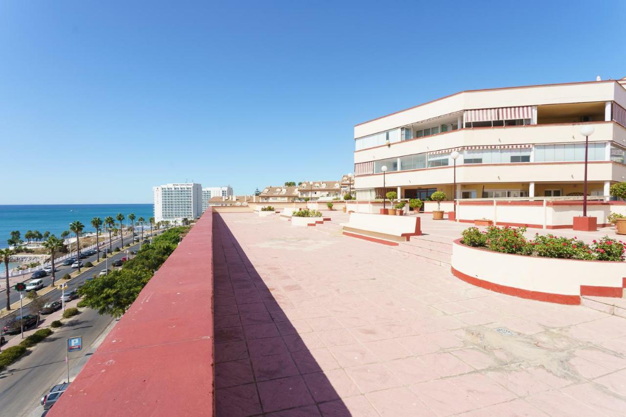 Spacious Beachfront Flat With Sea Views And Private Indoor Parking Benalmádena Eksteriør billede