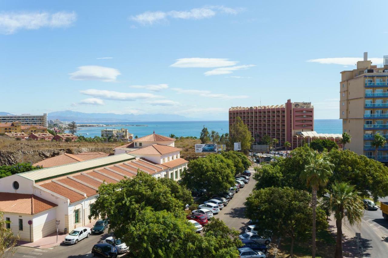 Spacious Beachfront Flat With Sea Views And Private Indoor Parking Benalmádena Eksteriør billede